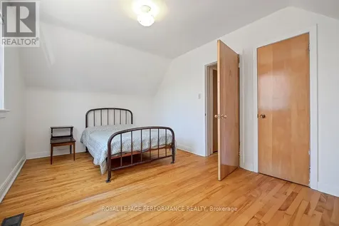535 Dunbrack Street Ottawa ON K1K 1J4