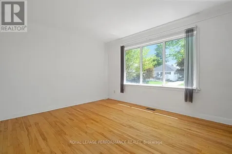 535 Dunbrack Street Ottawa ON K1K 1J4
