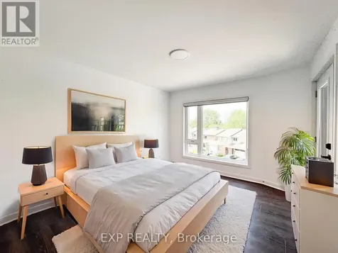 25 Fair Oaks Crescent Ottawa ON K2G 4W6