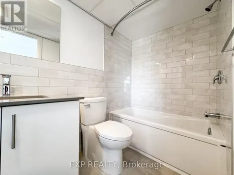 25 Fair Oaks Crescent Ottawa ON K2G 4W6