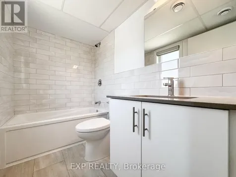 25 Fair Oaks Crescent Ottawa ON K2G 4W6