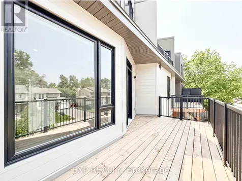 25 Fair Oaks Crescent Ottawa ON K2G 4W6