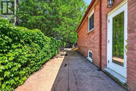 102 Birchlawn Drive Stoney Creek ON L8G 4B7