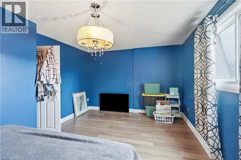 11 Harrisford Street Hamilton ON L8K 6L7