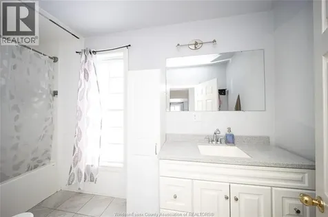 894 University Avenue Windsor ON N9A 2Z9