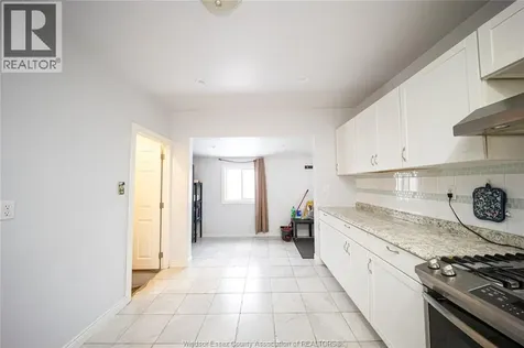 894 University Avenue Windsor ON N9A 2Z9