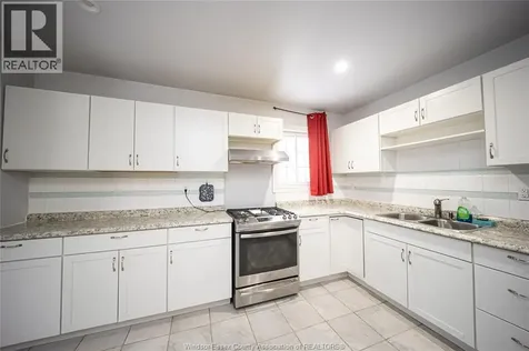 894 University Avenue Windsor ON N9A 2Z9