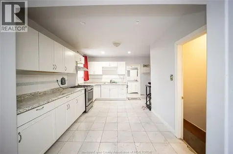 894 University Avenue Windsor ON N9A 2Z9