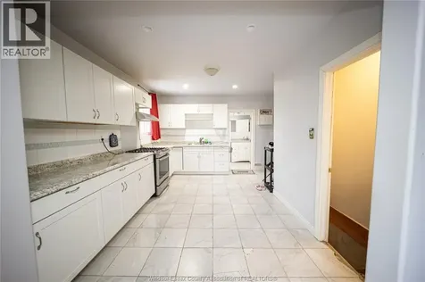 894 University Avenue Windsor ON N9A 2Z9