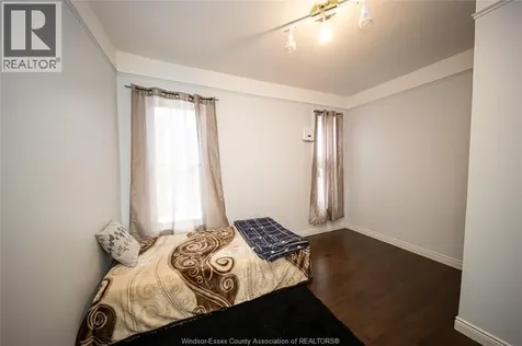 894 University Avenue Windsor ON N9A 2Z9