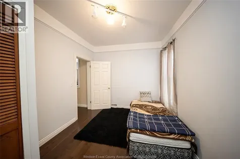 894 University Avenue Windsor ON N9A 2Z9
