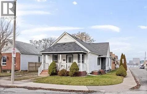 894 University Avenue Windsor ON N9A 2Z9