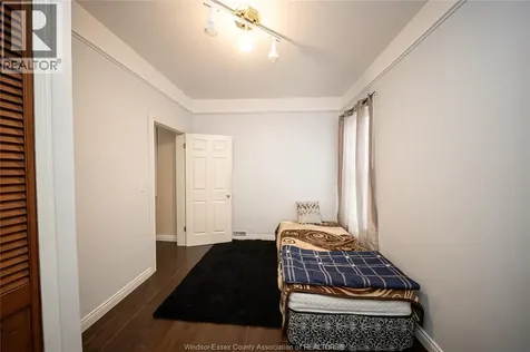 894 University Avenue Windsor ON N9A 2Z9