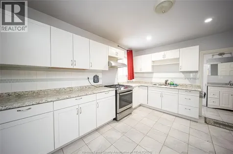 894 University Avenue Windsor ON N9A 2Z9