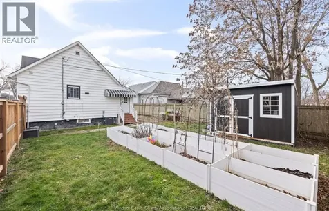 894 University Avenue Windsor ON N9A 2Z9