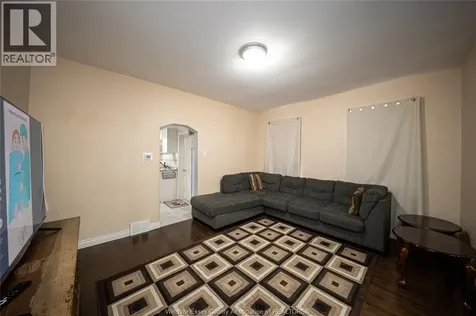 894 University Avenue Windsor ON N9A 2Z9