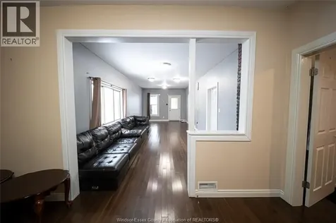 894 University Avenue Windsor ON N9A 2Z9