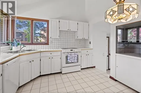 3770 Huntington Windsor ON N9E 3W8