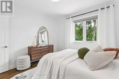 1944 Lenarthur Drive Mississauga (clarkson) ON L5J 2J2