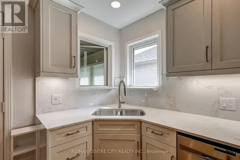 24 Schreyer Drive St. Thomas ON N5R 6E8
