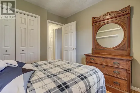 24 Schreyer Drive St. Thomas ON N5R 6E8