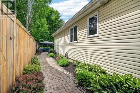 1535 Bonneville Crescent Ottawa ON K1C 7M9