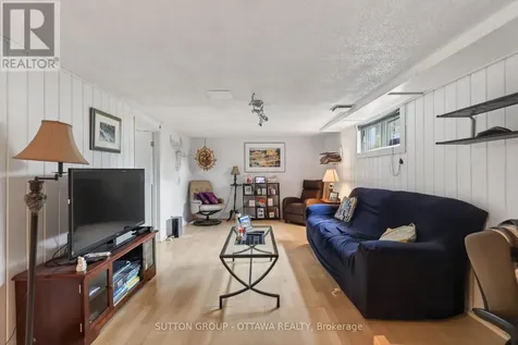 93 Ontario Street Ottawa ON K1K 1K8