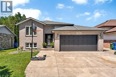 752 Helena Crescent Belle River ON N8L 0L1