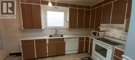 588 Irvine Avenue Windsor ON N8X 2T2