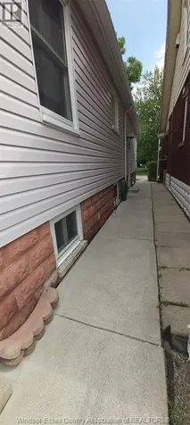 588 Irvine Avenue Windsor ON N8X 2T2