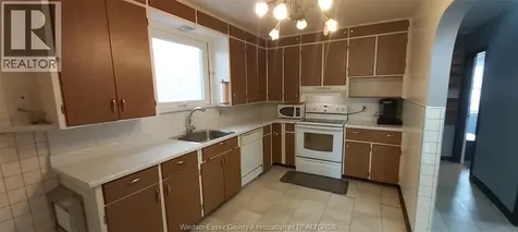 588 Irvine Avenue Windsor ON N8X 2T2
