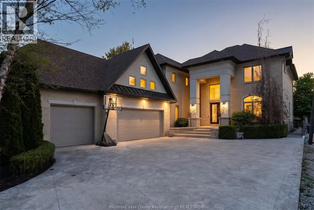 1740 Caille Avenue Lakeshore ON N8L 0J5