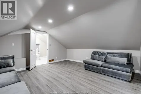 559 Chatham Street East Windsor ON N9A 2X2