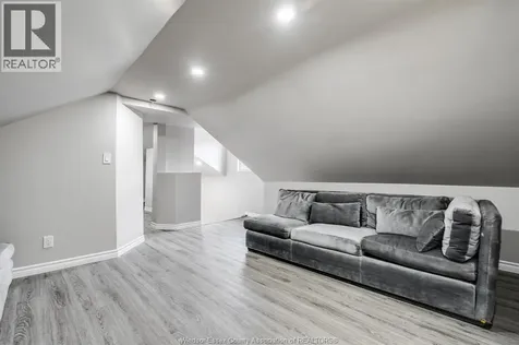 559 Chatham Street East Windsor ON N9A 2X2