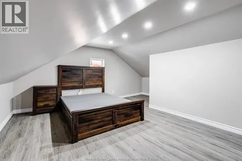 559 Chatham Street East Windsor ON N9A 2X2