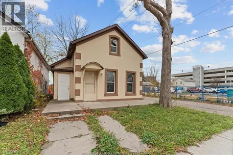 559 Chatham Street East Windsor ON N9A 2X2
