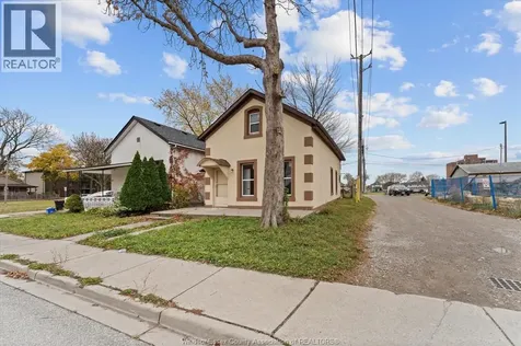 559 Chatham Street East Windsor ON N9A 2X2
