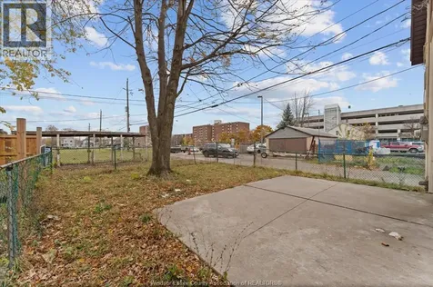559 Chatham Street East Windsor ON N9A 2X2