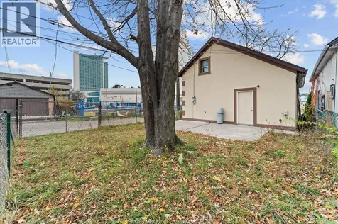 559 Chatham Street East Windsor ON N9A 2X2