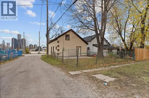 559 Chatham Street East Windsor ON N9A 2X2