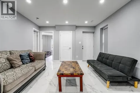 559 Chatham Street East Windsor ON N9A 2X2