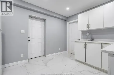 559 Chatham Street East Windsor ON N9A 2X2