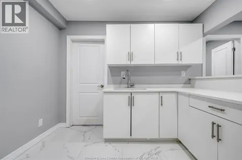 559 Chatham Street East Windsor ON N9A 2X2