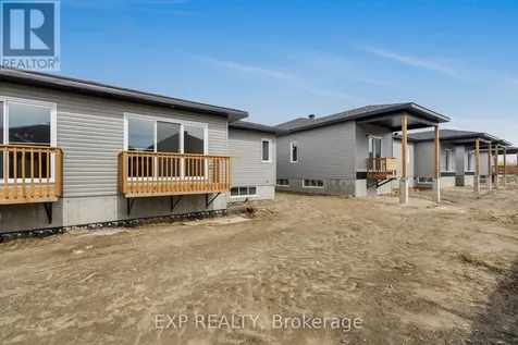 995 Katia Street The Nation ON K0A 2M0