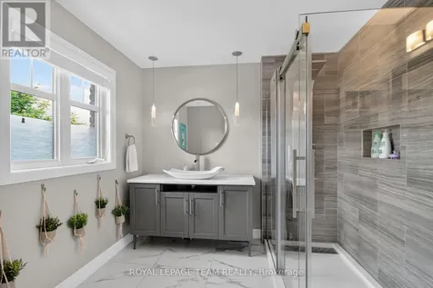 111 Hawkeswood Drive Ottawa ON K4M 0C1