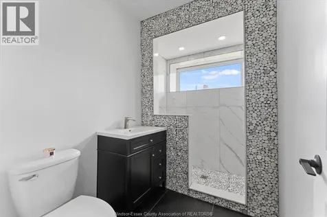 229 Aylmer Windsor ON N9A 1T1