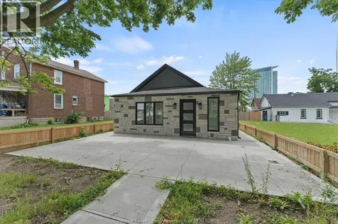 229 Aylmer Windsor ON N9A 1T1