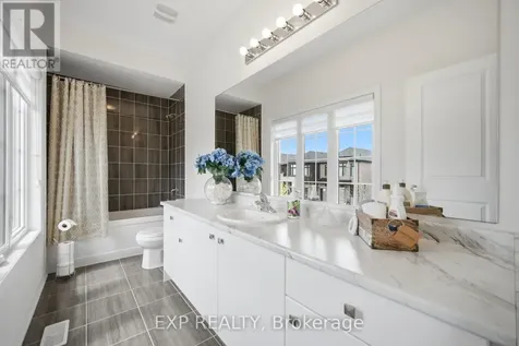 13 Arksey Street Whitby ON L1P 0G5