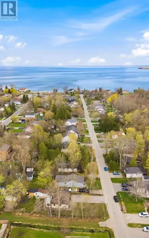 706 Chestnut Street Innisfil ON L9S 2H8