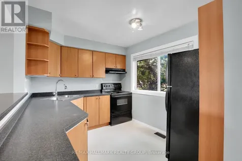2912 Fairlea Crescent Ottawa ON K1V 8T7